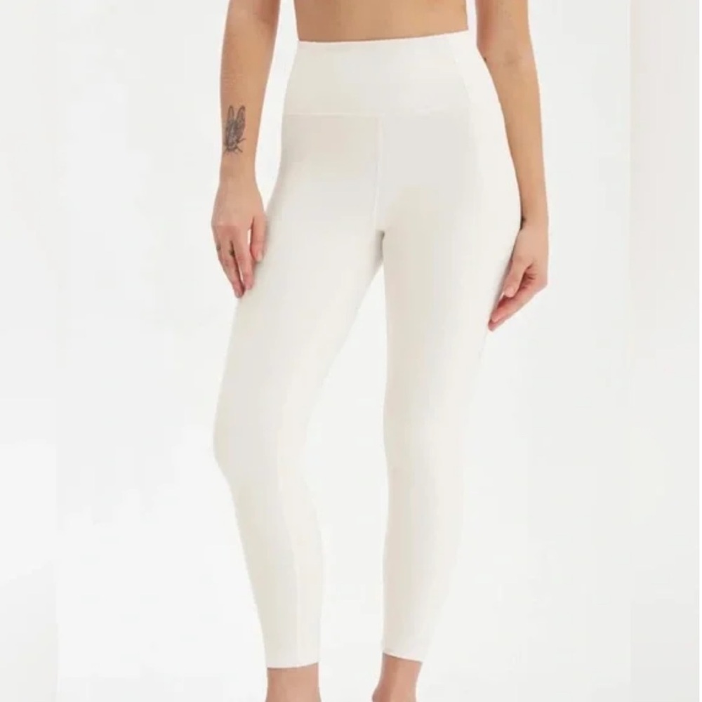 Girlfriend Collective Ivory Compressive High-Rise Legging Size Medium